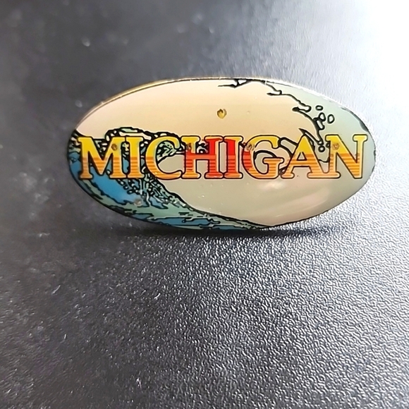 Accessories - Michigan light up pin